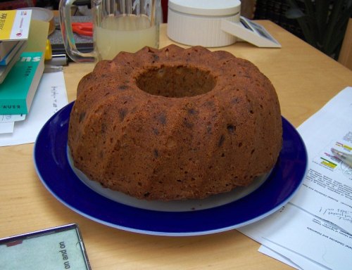 Nuss-Guglhupf / ratTen-nUsz-kUchen